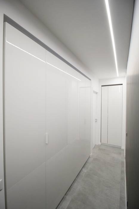 Appartamento SF - Progetto chiuso con Homify, Giuseppe Rappa & Angelo M. Castiglione Giuseppe Rappa & Angelo M. Castiglione Modern corridor, hallway & stairs