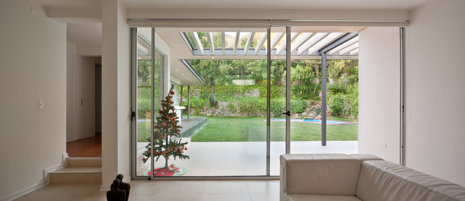 Acceso a la terraza, marco de aluminio [ER+] Arquitectura y Construcción Puertas y ventanas de estilo minimalista