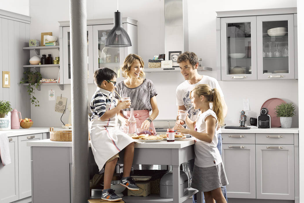 Kochen mit Kindern: Gefahrenherde verbannen, Schmidt Küchen Schmidt Küchen Dapur Modern Tables & chairs