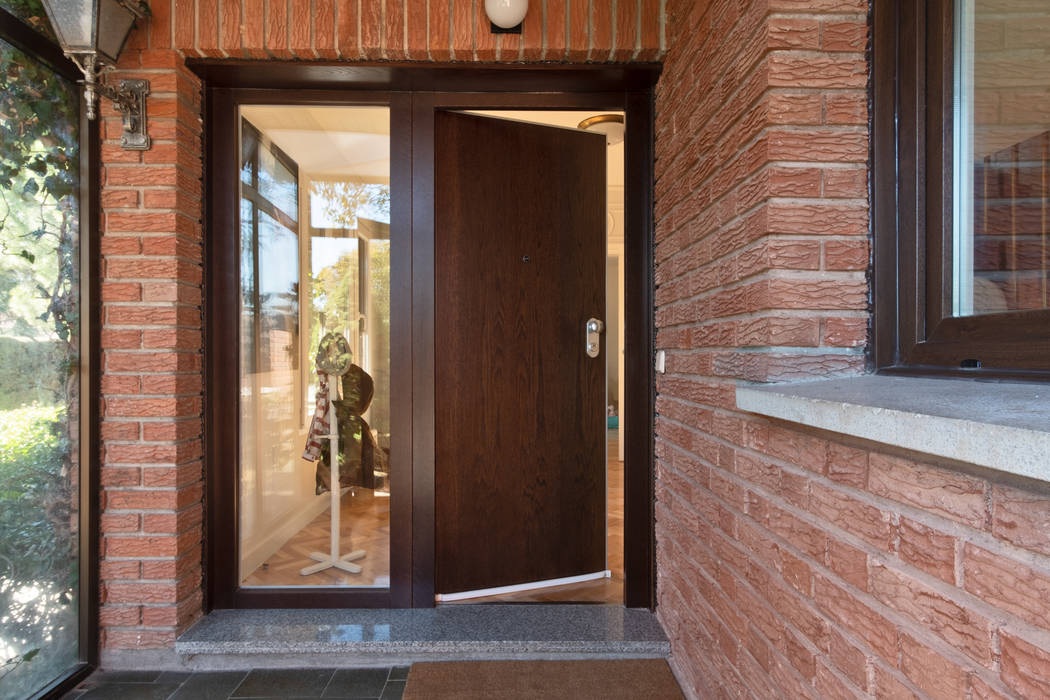 Reforma integral de un chalet en Boadilla, Arquigestiona Reformas S.L. Arquigestiona Reformas S.L. Modern Corridor, Hallway and Staircase Wood Wood effect