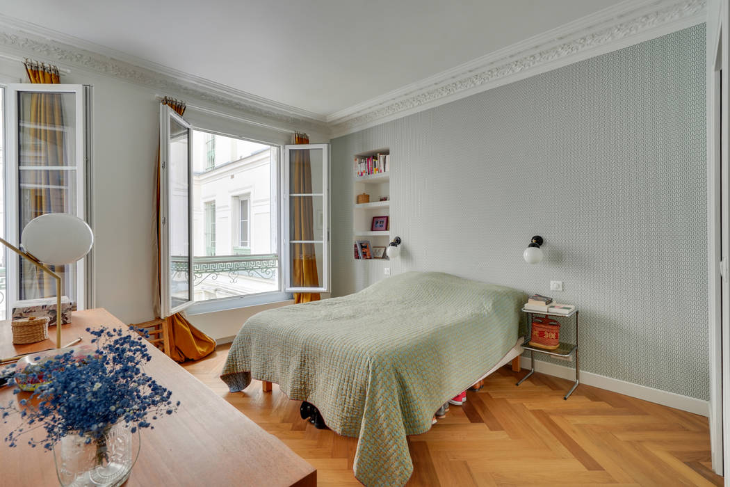 Appartement familial- Paris Hauteville, Agence Karine Perez Agence Karine Perez Small bedroom Wood Wood effect