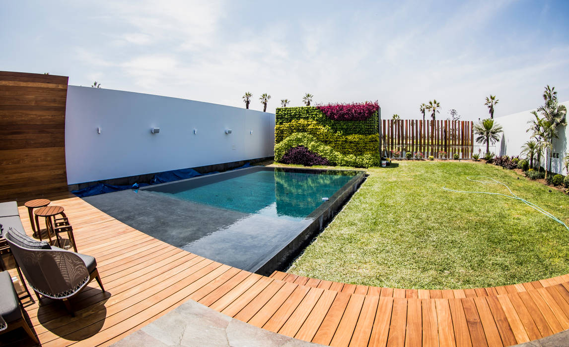 Piscina con borde infinito homify Piscinas de estilo moderno Concreto