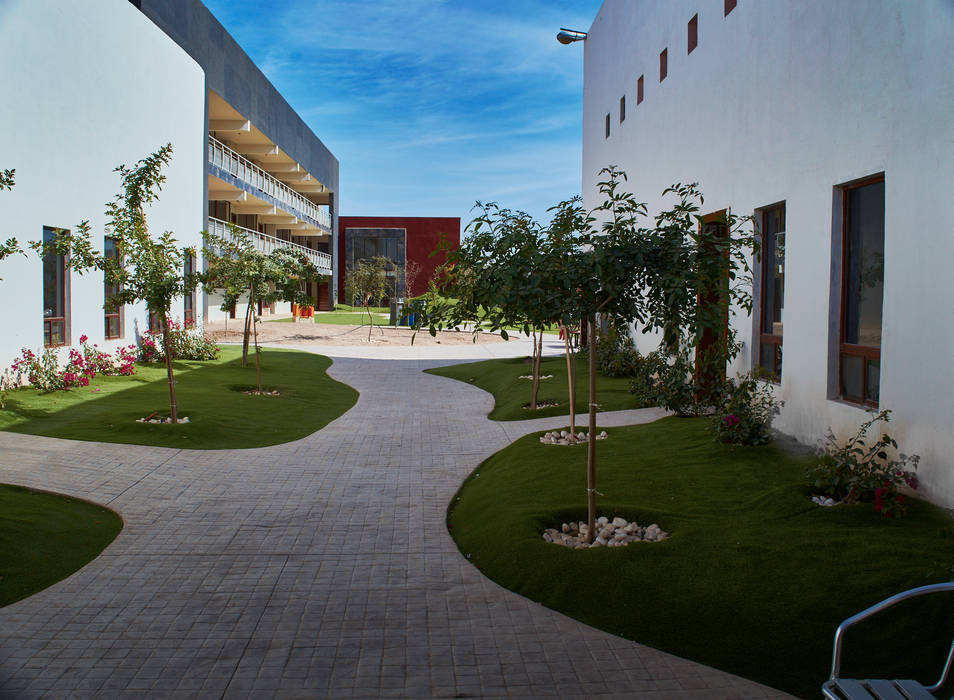 Colegio Montreal Torreón, AR.KOS Arquitectura Sustentable AR.KOS Arquitectura Sustentable Commercial spaces Schools