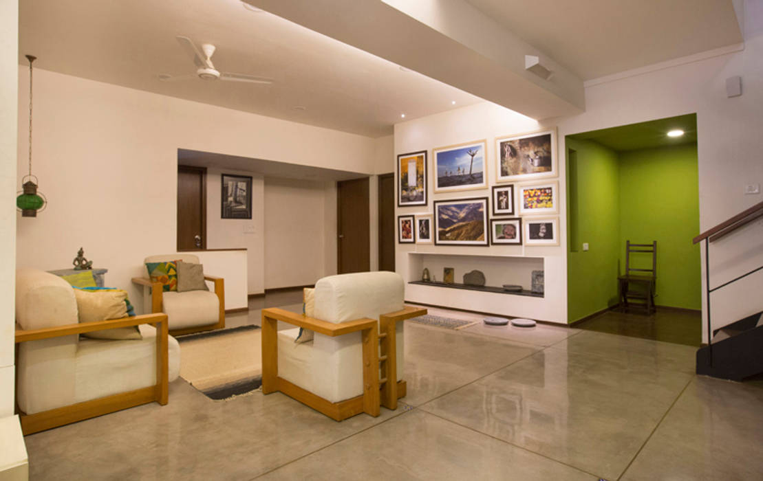 P&S Residence, Kamat & Rozario Architecture Kamat & Rozario Architecture Tropical style media rooms