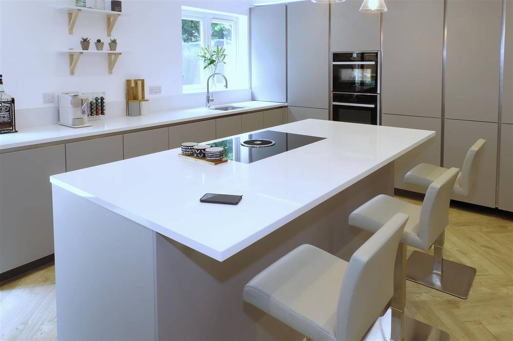 Pearl Grey Kitchen with Miami White island and.. HIDDEN door! PTC Kitchens Mutfak üniteleri BORA,Quooker,kitchen island,Neff,grey kitchen,german kitchen,luxury kitchen,white worktops,quartz