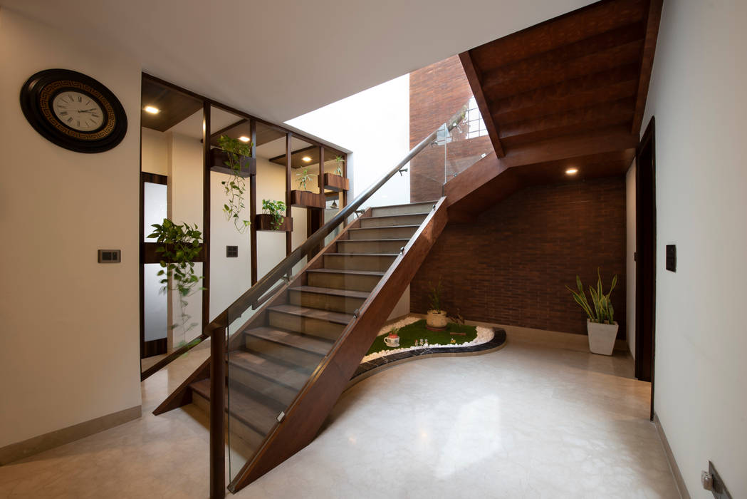 Staircase with landscaped court underneath Desigent Design Studio Stairs