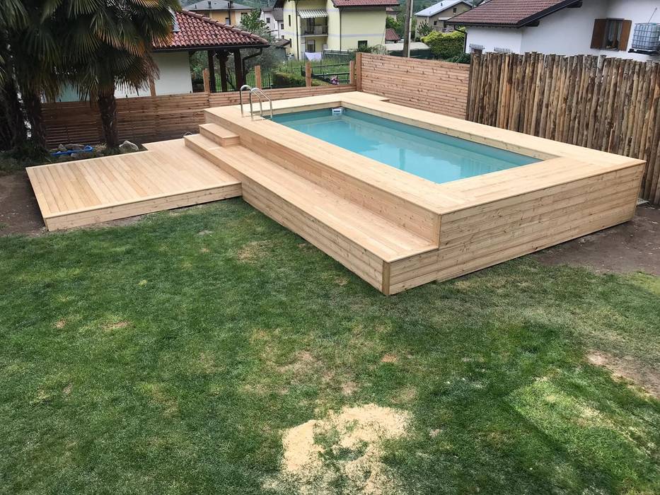 Piscina fuori terra seminterrata: Aquazzura Piscine può realizzare con facilità il tuo progetto, Aquazzura Piscine Aquazzura Piscine Piscines privées