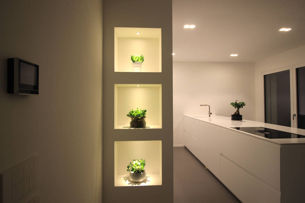 Dettaglio cucina con mensole illuminata cucina moderna di ...