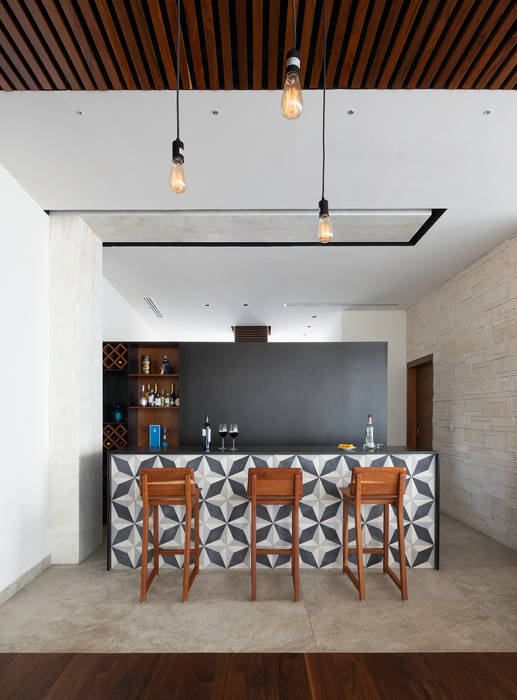 casa de la p, Daniel Cota Arquitectura | Despacho de arquitectos | Cancún Daniel Cota Arquitectura | Despacho de arquitectos | Cancún Modern dining room Tiles