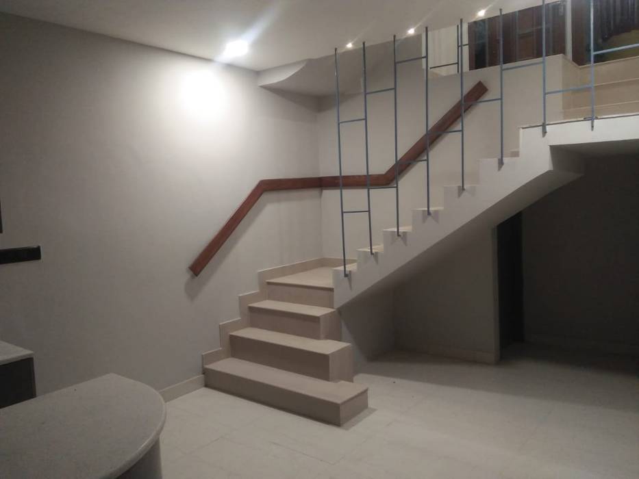 Basement at Noida, Grey-Woods Grey-Woods Boden Fliesen