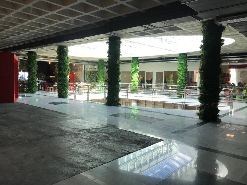 Shapping mall interior Sunwing Industries Ltd Tropische Ladenflächen Plastik Grün artificialplants,artificialgreenwalls,verticalgarden,interiordesign