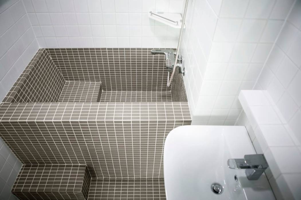 연희동 탑층 빌라 인테리어, 주식회사 큰깃 주식회사 큰깃 Scandinavian style bathrooms