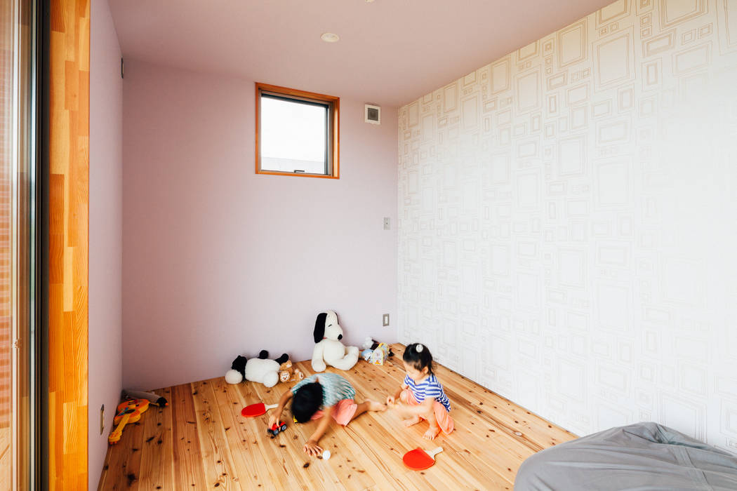 湖南の家, おかやま設計室.. おかやま設計室.. Teen bedroom لکڑی Wood effect