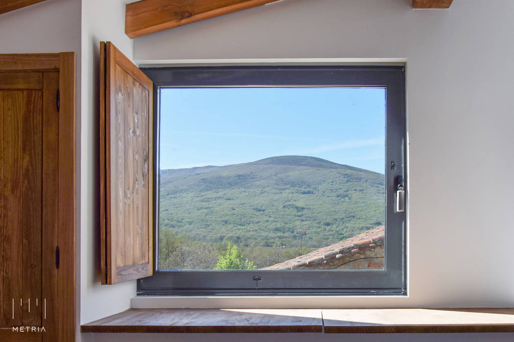 homify Country style windows & doors Aluminium/Zinc