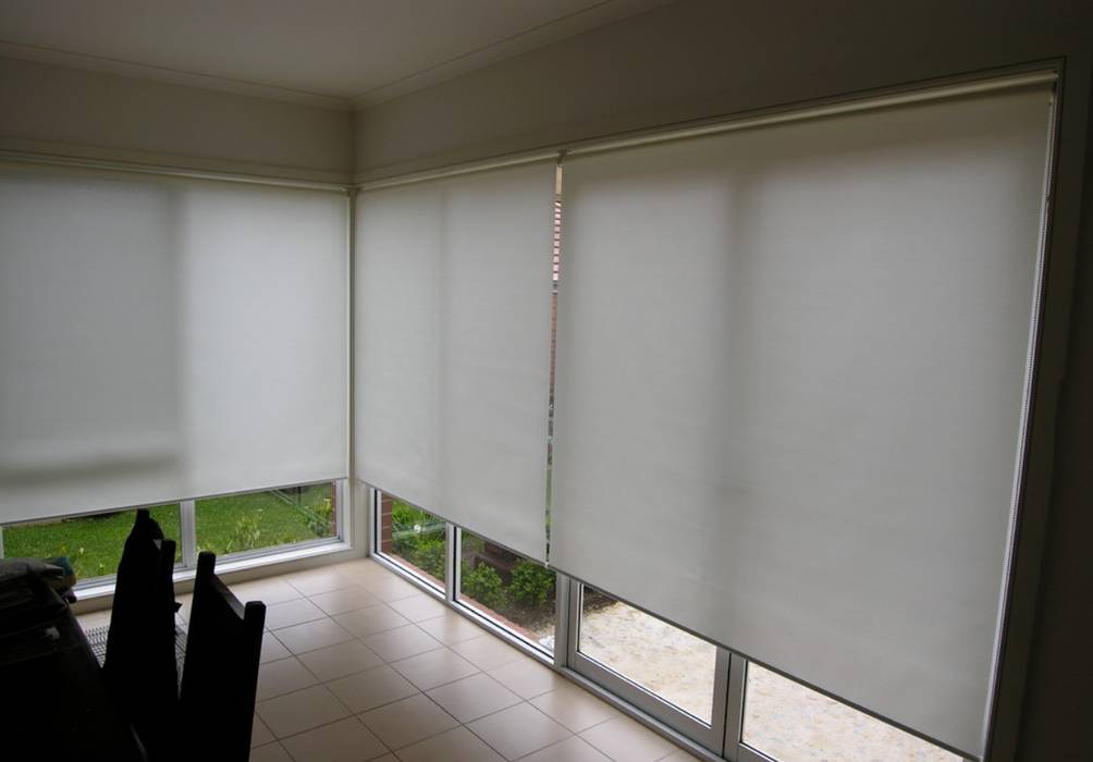 TENDE A RULLO DA INTERNO, AM PORTE SAS AM PORTE SAS Modern Windows and Doors Curtains & drapes