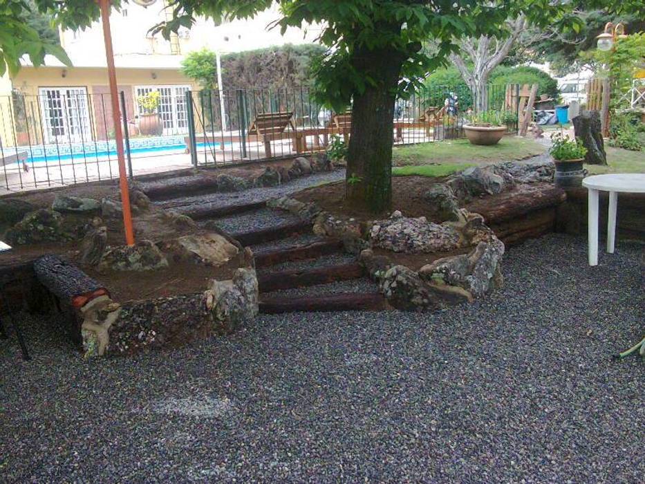 Escalera de durmientes, Rocalla de piedras, bancos de durmiente, agregado de piedra gris. Landscaping Jardines con piedras