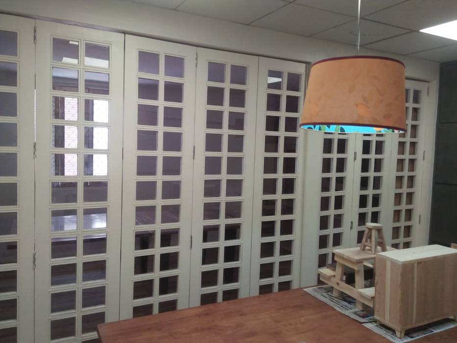 Office at Okhla, Grey-Woods Grey-Woods Puertas de estilo minimalista Derivados de madera Transparente Puertas