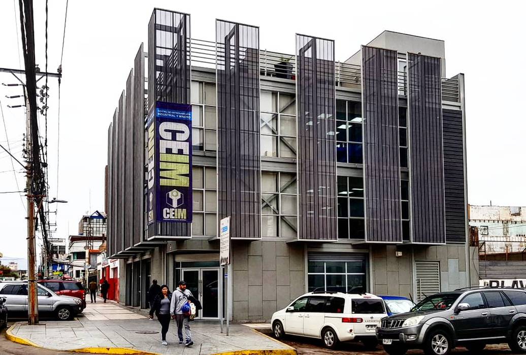 Edificio de oficinas Ramirez, Iquique, Yañez y Muñoz Arquitectos Yañez y Muñoz Arquitectos Plastic ramen Aluminium / Zink