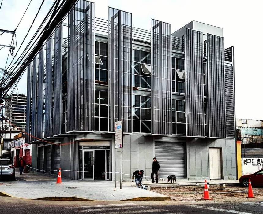 Edificio de oficinas Ramirez, Iquique, Yañez y Muñoz Arquitectos Yañez y Muñoz Arquitectos Shutters Aluminium/Zinc