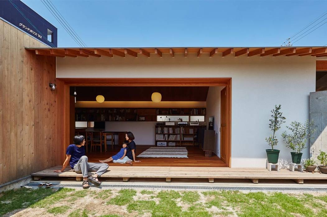 家具屋さんの住宅, ＣＯ２ＷＯＲＫＳ ＣＯ２ＷＯＲＫＳ Asian style windows & doors Wood Wood effect