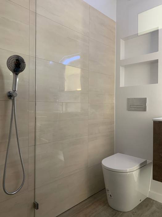 Banheiros modernos por CSR - Construção e Reabilitação em Lisboa Moderno