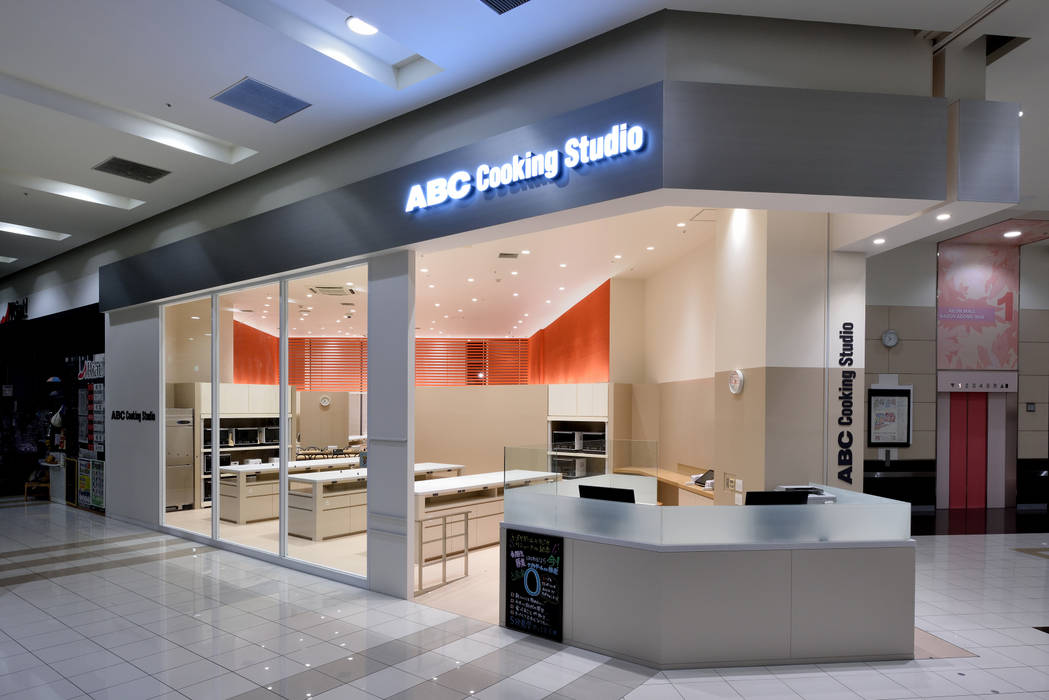 ABC Cooking Studio Nagoya Dome, KITZ.CO.LTD KITZ.CO.LTD Espacios comerciales Aluminio/Cinc Espacios comerciales