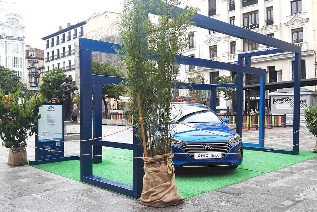 The Thin Blu Line, Simona Garufi Simona Garufi Espacios comerciales Madera Acabado en madera Concesionarias de automóviles