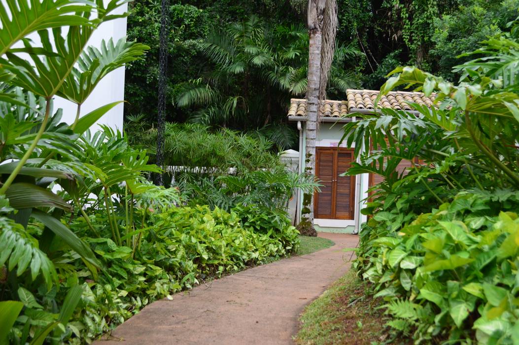 PAISAGISMO EM CONDOMÍNIO DE CASAS NA PRAIA, Mazorra Studio Mazorra Studio Jardines en la fachada