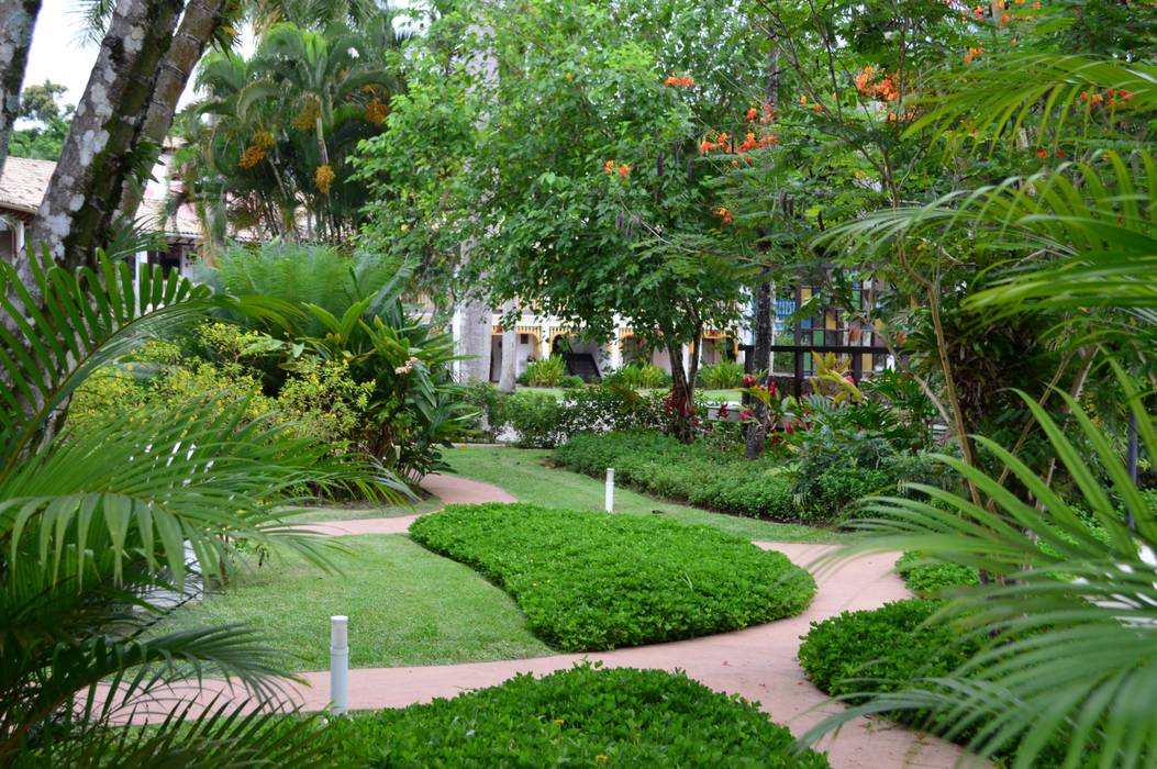 PAISAGISMO EM CONDOMÍNIO DE CASAS NA PRAIA, Mazorra Studio Mazorra Studio Jardines en la fachada