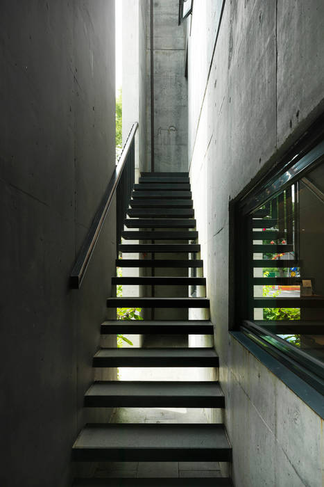 木耳生活藝術-建築暨室內設計/蒸氣少年與蛻變中的一幢房, 木耳生活藝術 木耳生活藝術 Modern Corridor, Hallway and Staircase Concrete