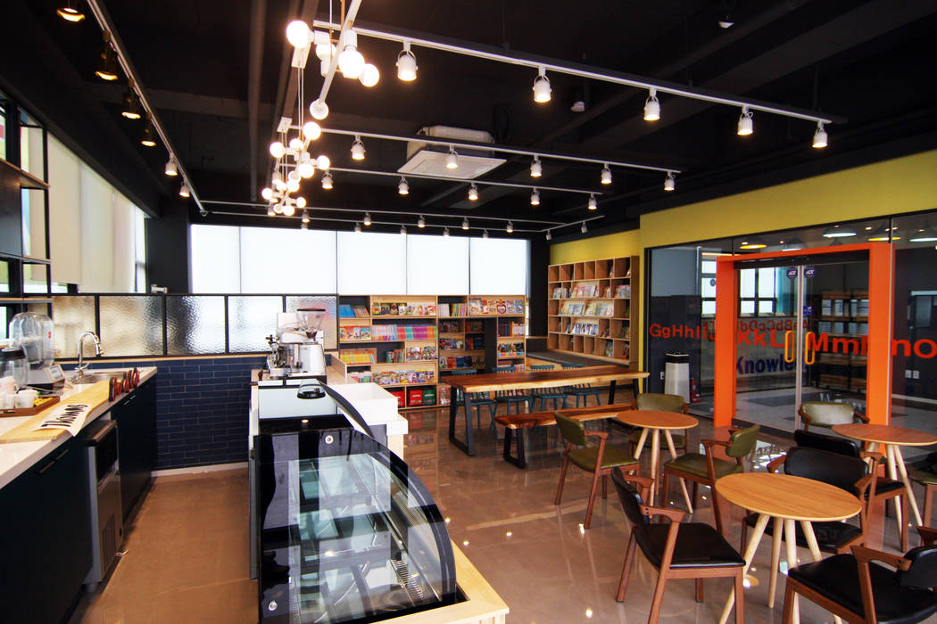 토마스국제어학원 in 북카페, IDA - 아이엘아이 디자인 아틀리에 IDA - 아이엘아이 디자인 아틀리에 Commercial spaces Plywood Bars & clubs