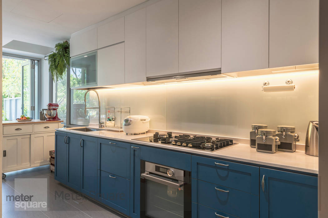 White Classic Meter Square Pte Ltd Built-in kitchens