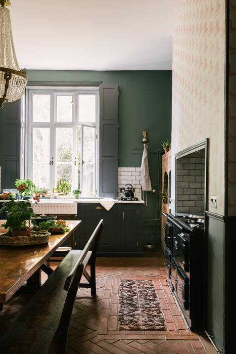 The Victorian Rectory by deVOL deVOL Kitchens Classic style kitchen Solid Wood Multicolored aga,traditional kitchen,classic kitchen,english,classic english,original windows,devol