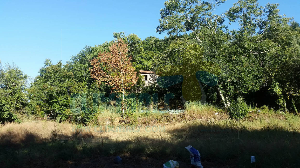 Quinta para restauro, a confrontar a barragem da Caniçada (acesso à água). Referência: clix mais v1.181, Clix Mais Clix Mais Taman Gaya Rustic