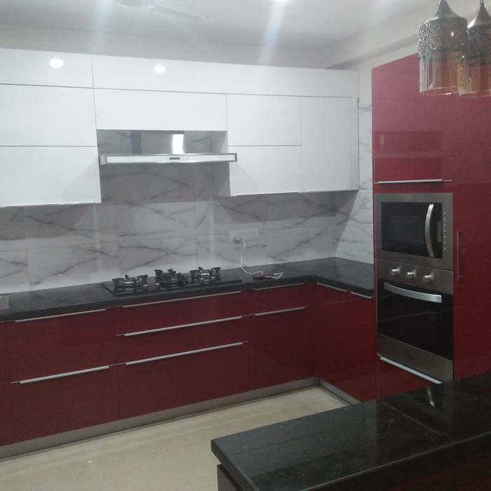 Kitchen at Faridabad, Grey-Woods Grey-Woods ห้องครัว ไม้เอนจิเนียร์ Transparent ตู้เก็บของและชั้นวางของ