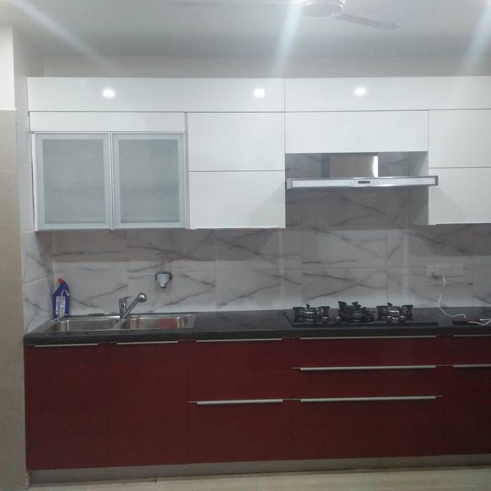 Kitchen at Faridabad, Grey-Woods Grey-Woods Moderne Küchen Holzwerkstoff Transparent Schränke und Regale