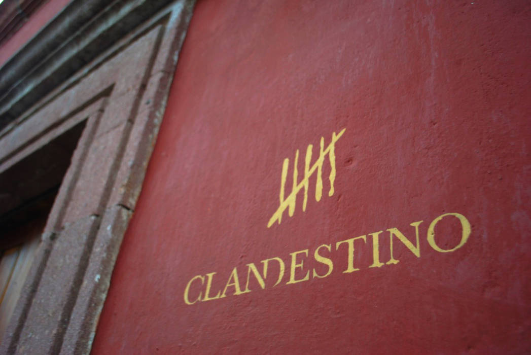 Logo Clandestino Hotel DE LEON PRO Commercial spaces Hotels