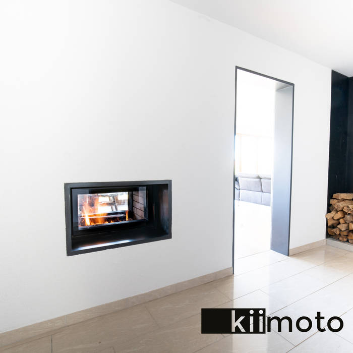 .kii9 | Kamin in zwei Zimmern | kiimoto Speicherkamin, kiimoto kamine kiimoto kamine Nowoczesny korytarz, przedpokój i schody Wzmocniony beton