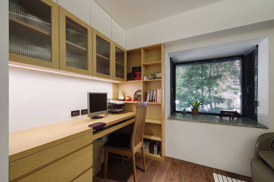 客房在平時可當作書房使用 直方設計有限公司 Study/office