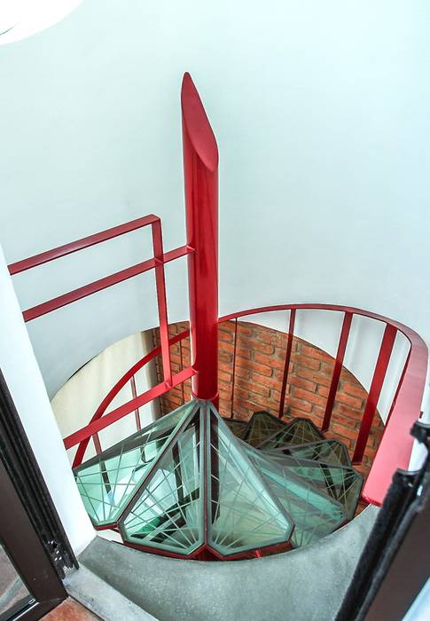 Loft de la escalera espiral roja, arqflores / architect arqflores / architect Stairs