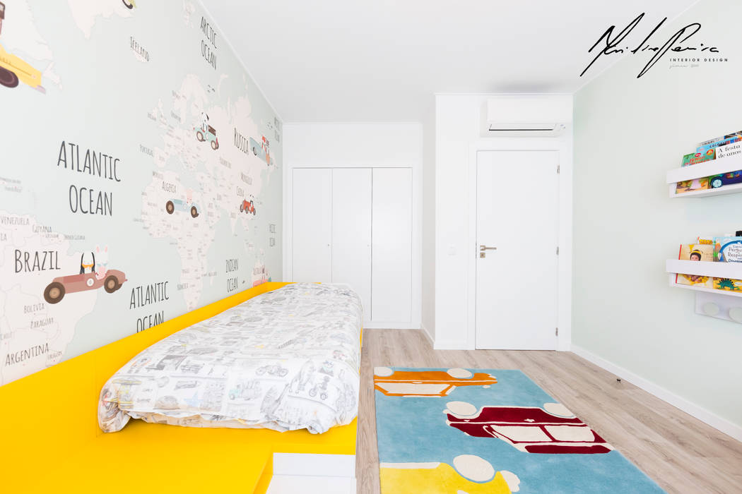 Minimalistyczny pokój dziecięcy od Mariline Pereira - Interior Design Lda. Minimalistyczny