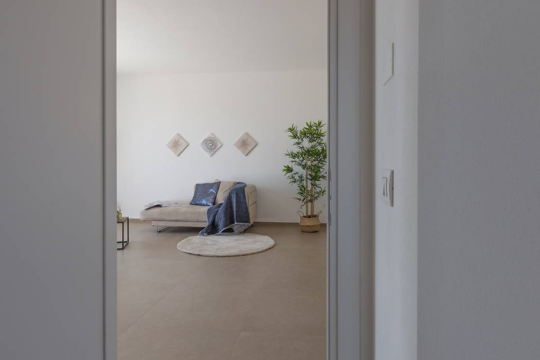 HOME STAGING di appartamento NUOVO DA COSTRUTTORE, Mirna Casadei Home Staging Mirna Casadei Home Staging 现代客厅設計點子、靈感 & 圖片