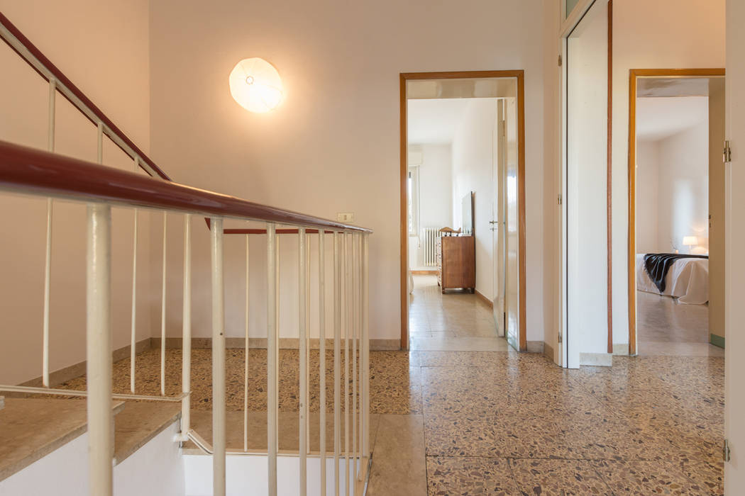 HOME STAGING Mirna Casadei Home Staging Ingresso, Corridoio & Scale in stile moderno HOME STAGING,ALLESTIMENTI,BED & BREAKFAST,CASE VACANZA,MICRORICETTIVITA',FOTOGRAFIA D'INTERNI