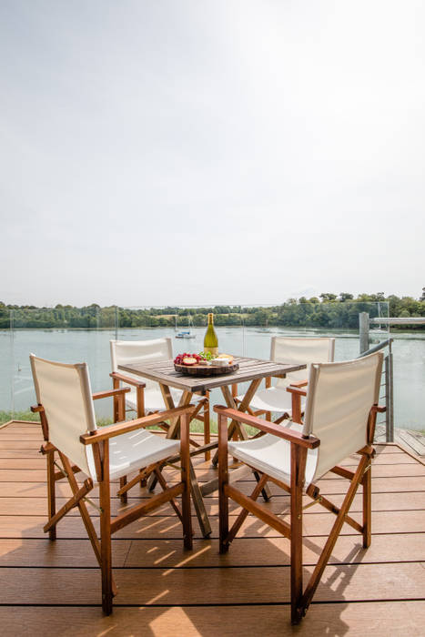 View of Fareham Creek, balcony and frameless glazed balustrade dwell design Balcón