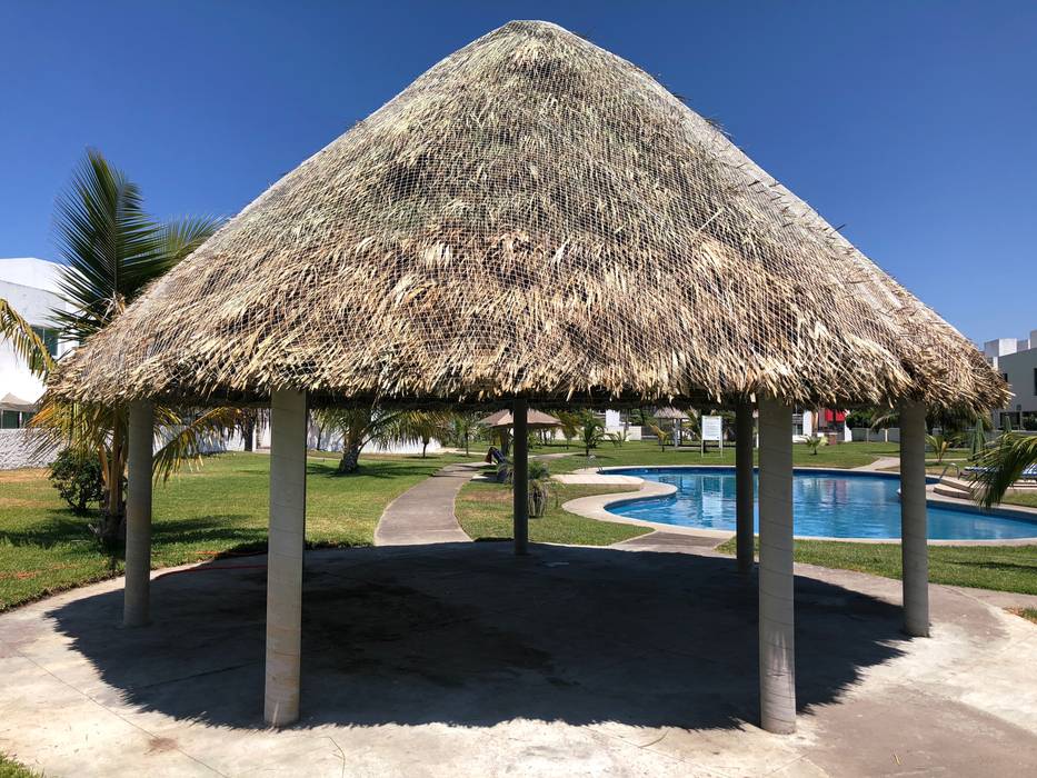 PALAPA DE 6M DE DIAMETRO, palabeach palabeach Techos a cuatro aguas Madera Acabado en madera