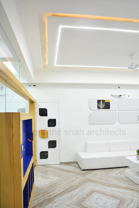 Office Waiting Design prarthit shah architects Minimalist study/office