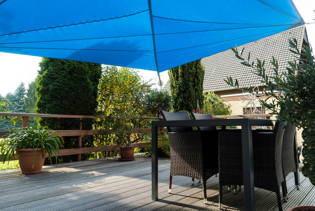 Manuell aufrollbares Sonnensegel | Terrasse | blau, Pina GmbH - Sonnensegel Design Pina GmbH - Sonnensegel Design Modern terrace
