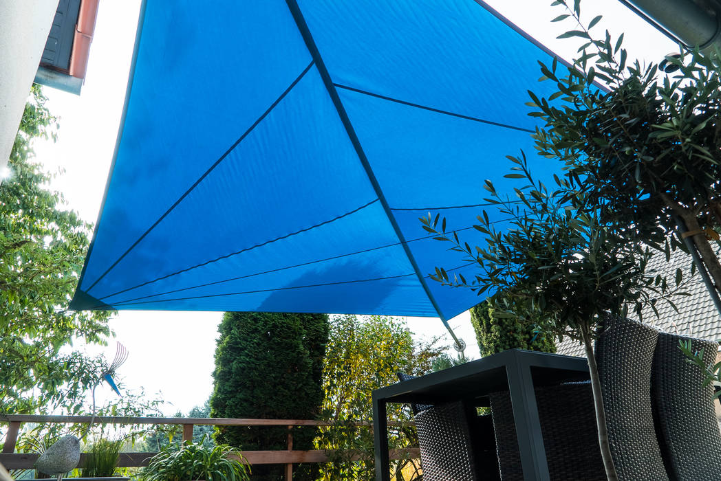 Manuell aufrollbares Sonnensegel | Terrasse | blau, Pina GmbH - Sonnensegel Design Pina GmbH - Sonnensegel Design ระเบียง, นอกชาน