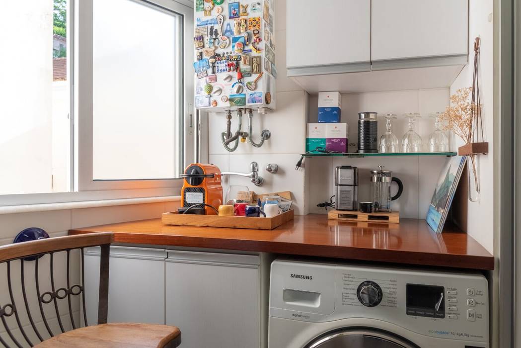 Apartamento Compacto com Feng Shui e Cor, Arquinovação - Projetos e Obras Arquinovação - Projetos e Obras Cocinas de estilo ecléctico Madera maciza Multicolor Mesadas de cocina