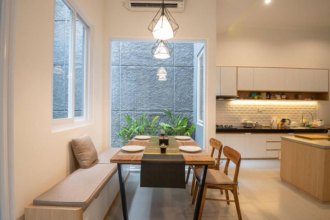 ruang makan PT Membangun Harapan Sukses Ruang Makan Modern Kayu Wood effect dining and pantry